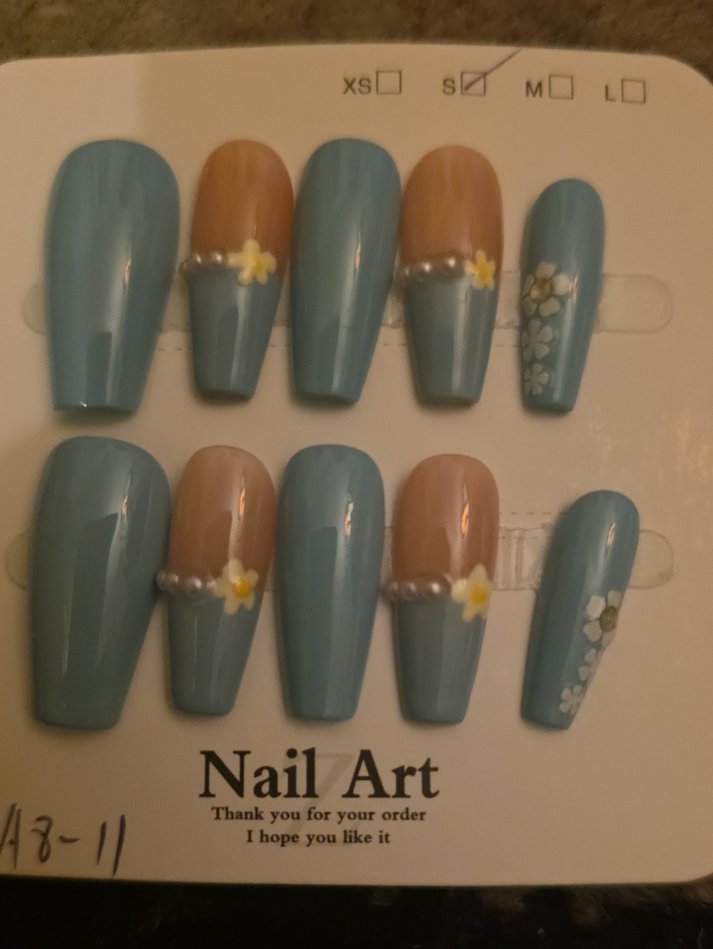 Press-On Set in Blue and Beige Size Small